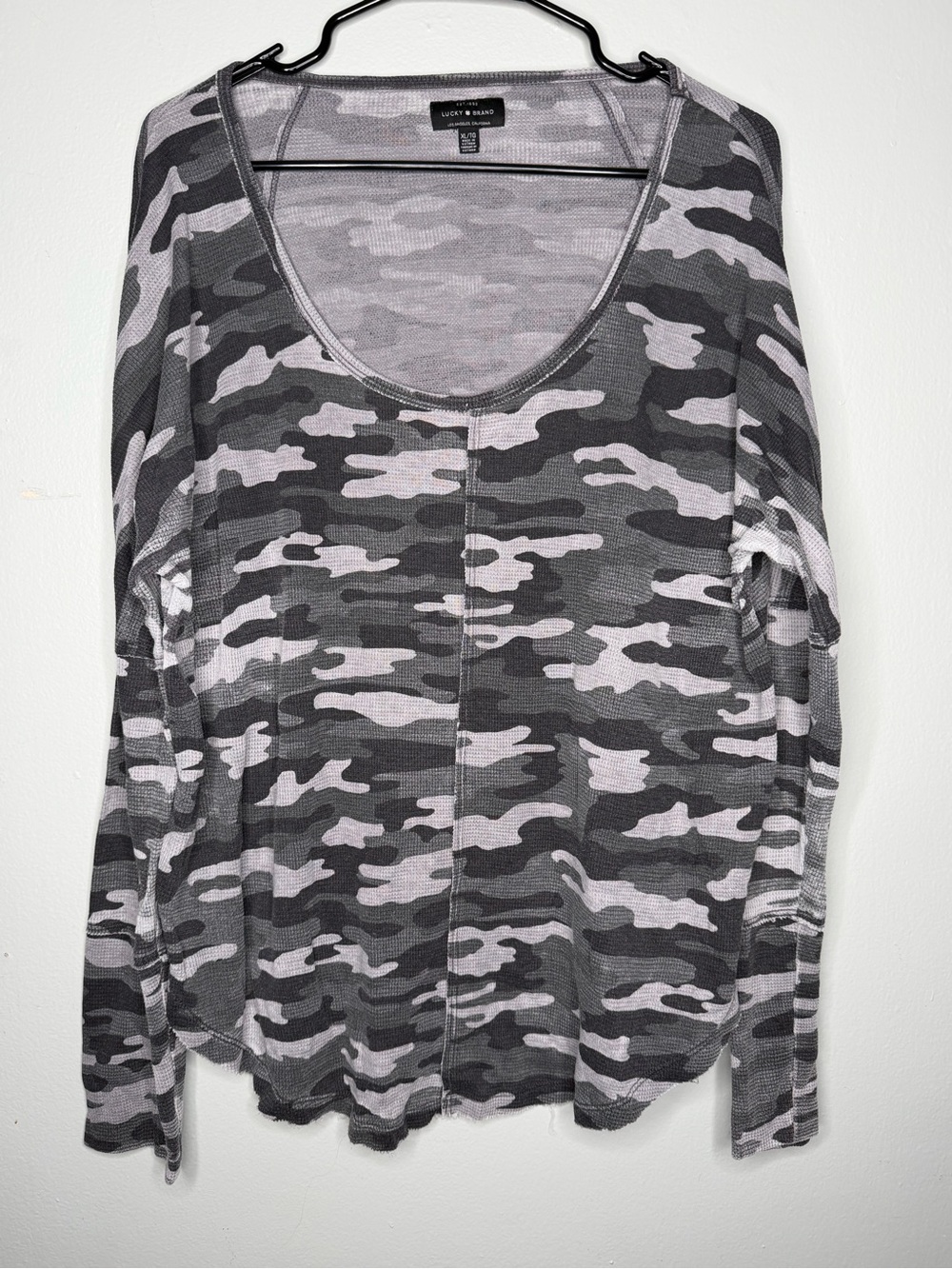 Lucky Brand Women XL Camo L/S Gray Waffle Knit scoope neck Top Thermal Shirt